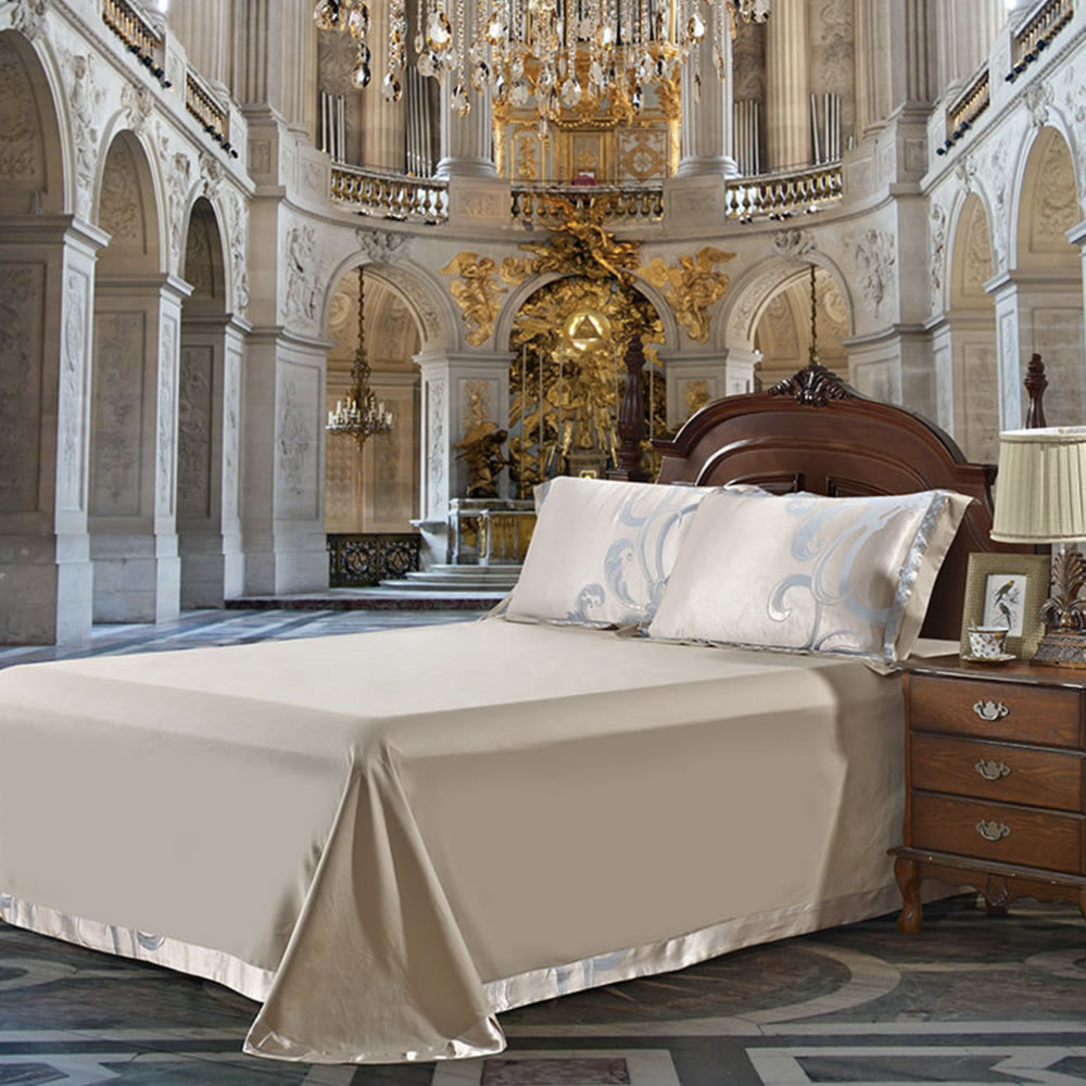 Luxury Bedding Set: image 5