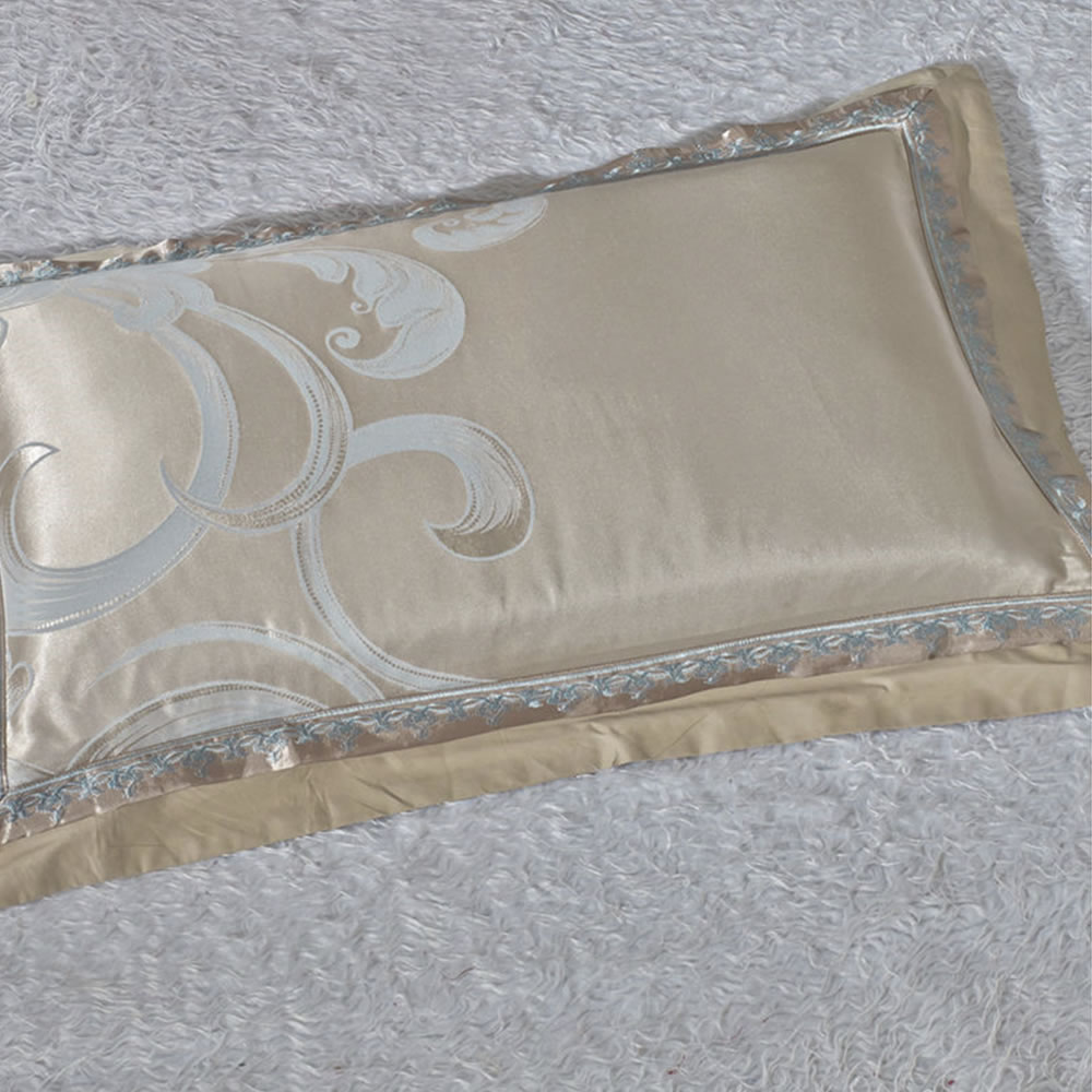 Luxury Bedding Set: image 6