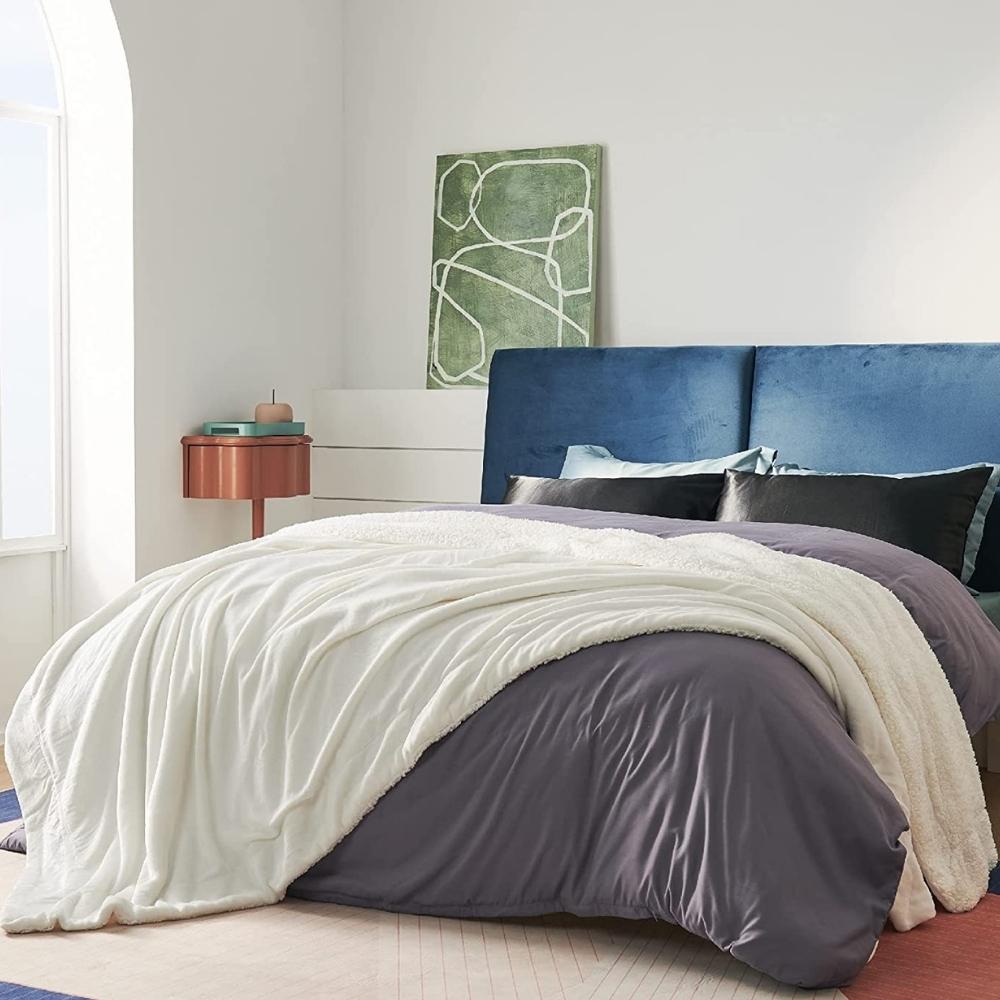 Fluffy Blanket: image 4