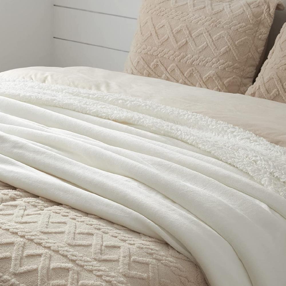 Fluffy Blanket: image 5